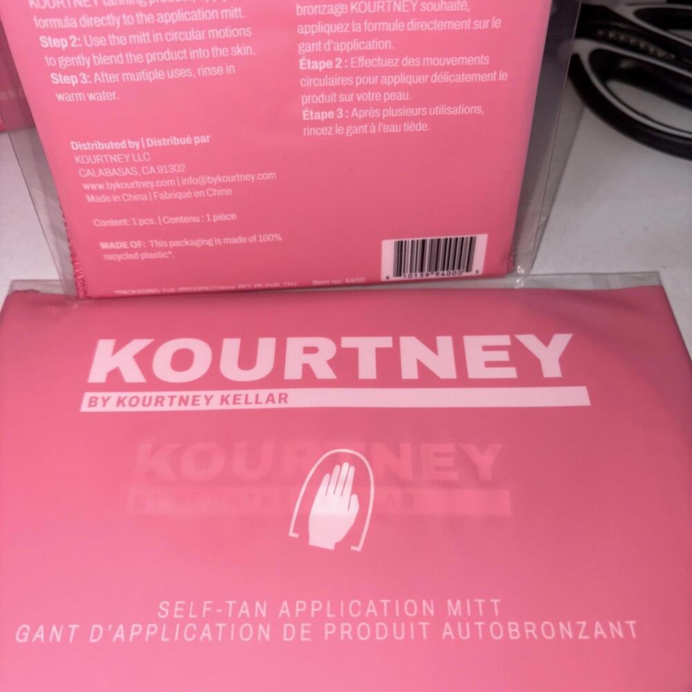 KOURTNEY Self-Tan Application Mitt Soft Velvet Mitt New In Package Set of 2